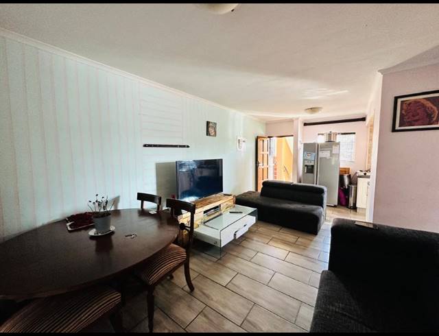 2 BEDROOM TOWNHOUSE FOR SALE IN CASTLEVIEW
